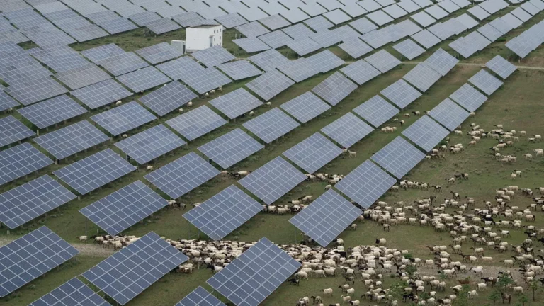 china-tibetplateau-solarpanels-electricity-yellowriver-india-windelectric-electricity