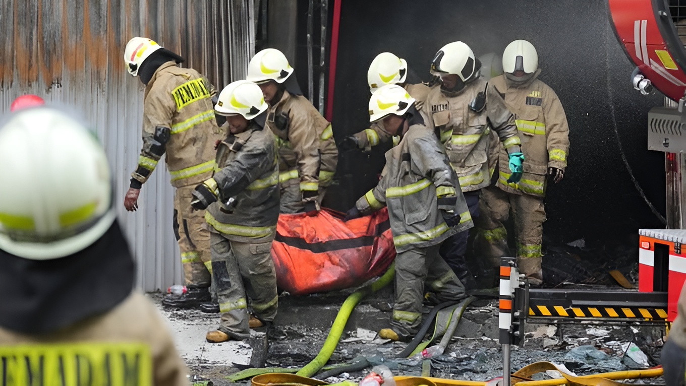 Pregnant woman -Fire accident -20 people killed -7-storey office building-Firefighters -police-investigation